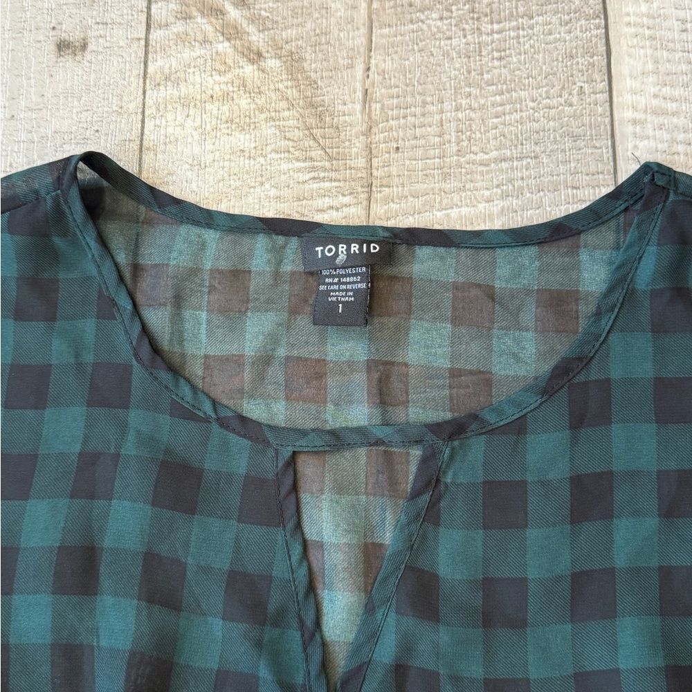 Torrid Green Black Buffalo Plaid Peplum Blouse Keyhole Neck 1X Top - Picture 2 of 3